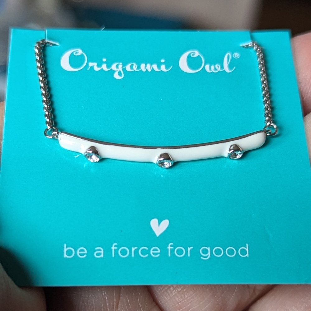 NIB GIFT BOX ORIGAMI OWL BRACELET SILVER WHITE ENAMEL SWAROVSKI BOLO EMPOWERMENT